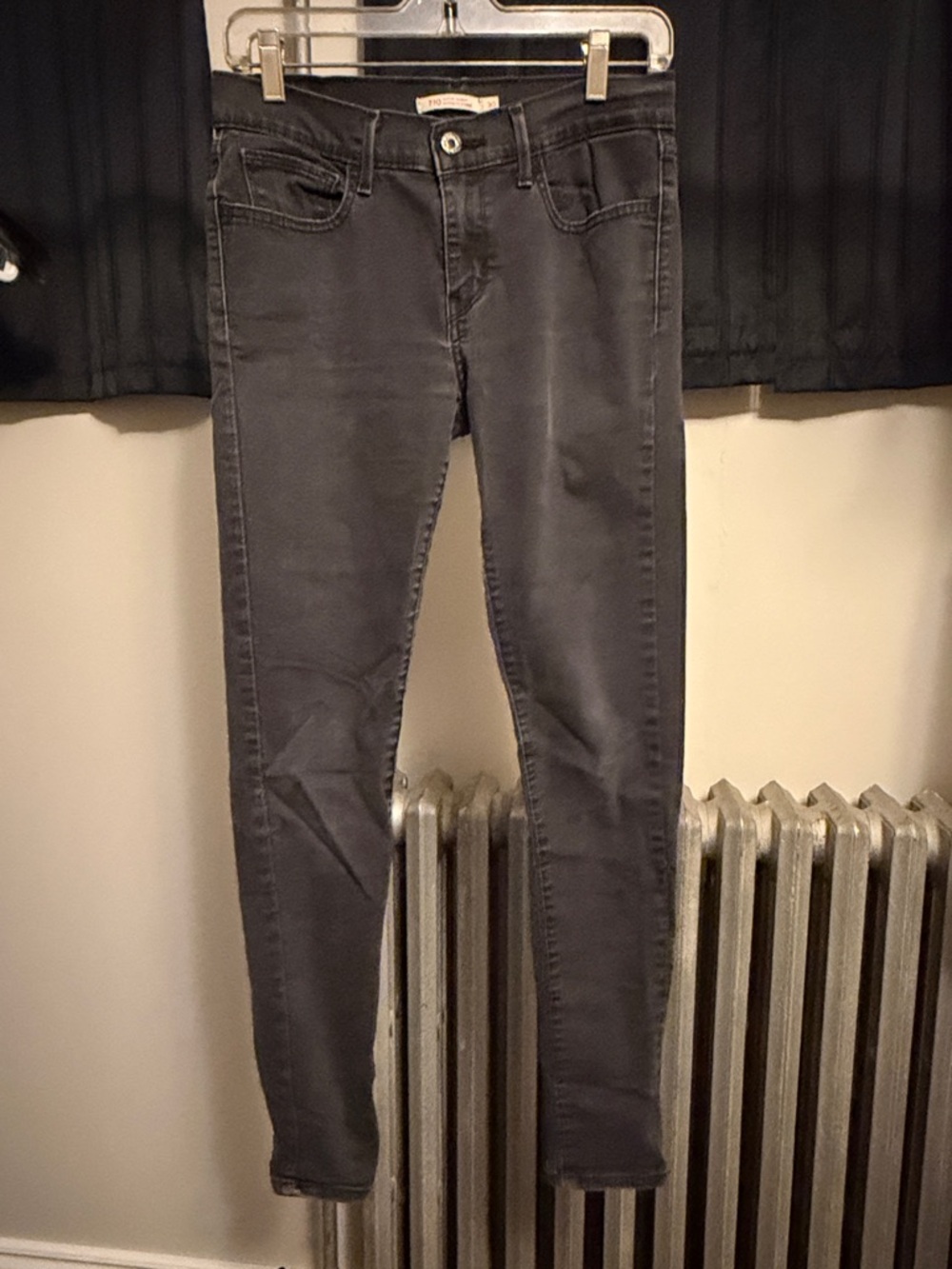 Dark Gray Levi’s Skinny Jeans